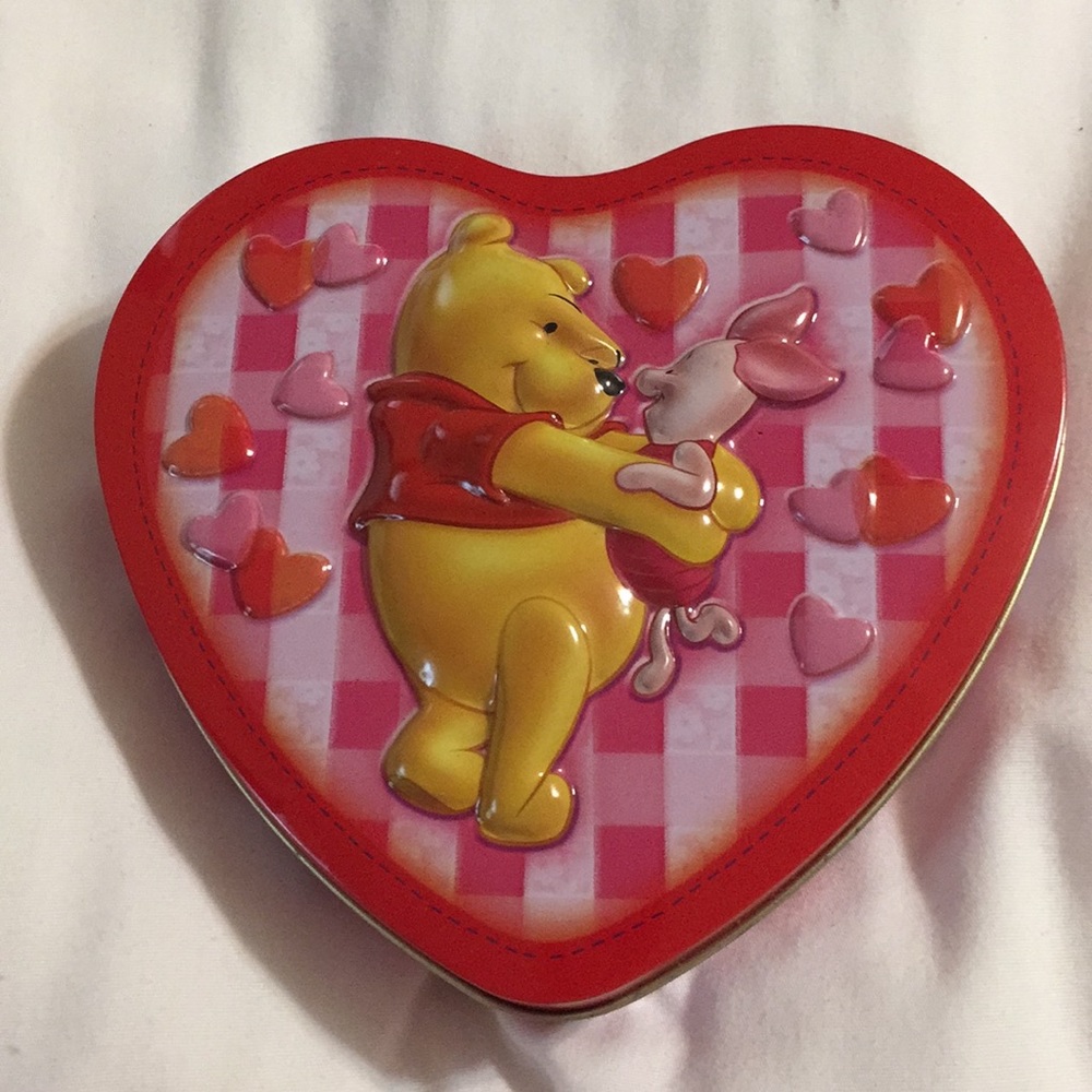 Vintage Winnie the Pooh metal tin
